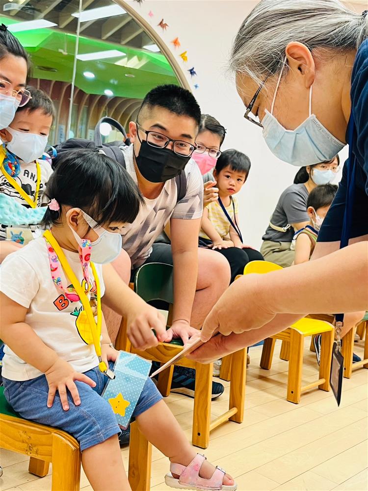 書上面的漢堡看起來好好吃