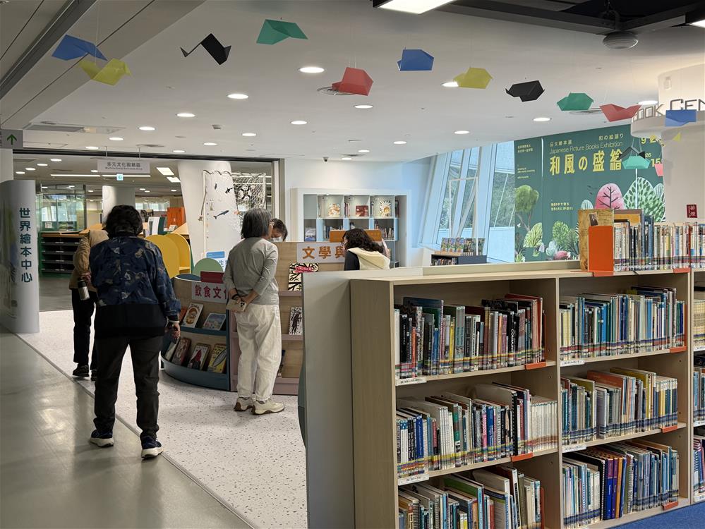 學員參觀和風盛繪繪本展