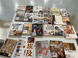 有關埃及及那米比亞的旅遊書