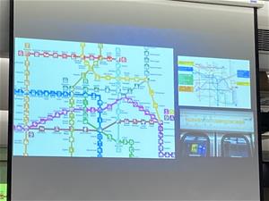 展示墨西哥地鐵網絡密集且每一站的站名都好長