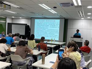 香茅文化講座過程中學員頻用手機記錄資料_3