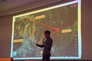 03.講師以地圖說明三叉山事件墜機及其調查路線