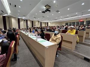 4 現場讀者專注聆聽