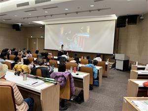 5 講師表演金氏世界紀錄挑戰項目-溜溜球抽桌巾