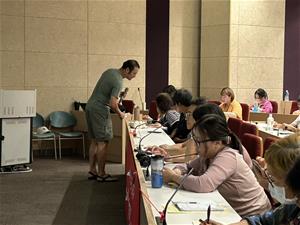 講師現場教讀者實作app