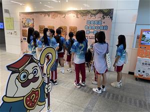展區觀眾參觀3