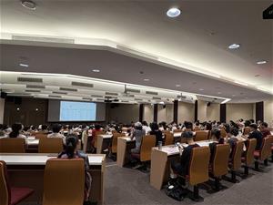 講座開始，講者介紹弄臣是調查最受歡迎的歌劇