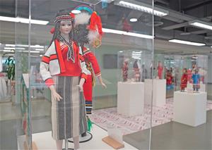 展示原住民族服飾