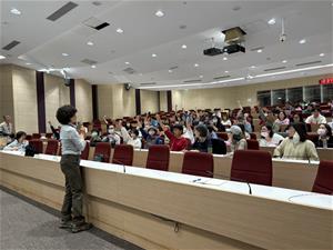 講座前的有獎徵答活動