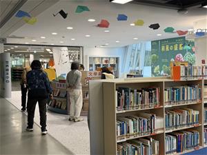 學員參觀和風盛繪繪本展