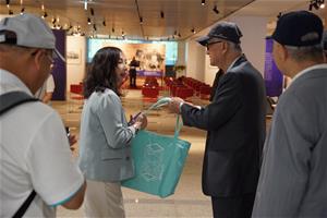 馬館長與簡明仁董事長交流