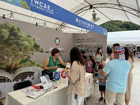 本館於現場提供數位閱讀體驗,深獲觀展民眾好評。