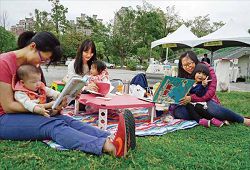 世界書香日是營造親子共讀體驗的最佳場合。