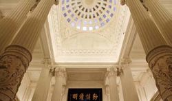 司法博物館門廳鏤空的藻井（天花板）。