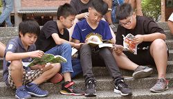 閱讀成為龍星國小學生日常風景。
