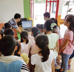 三灣國小圖書館學生志工培訓。（劉志昀提供）