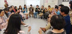 印尼語言文化工作坊，讓大家融入課堂參與。（東協人力教育中心提供）