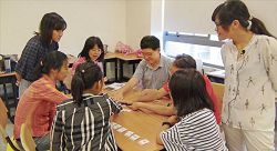 工作坊經由參與互動，認識越南語言文化。（東協人力教育中心提供）
