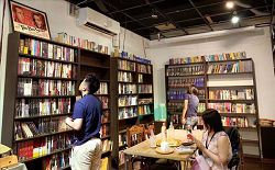 人們會到書店尋找滿足靈魂所欠缺的東西。
