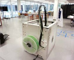 提供3D 列印機等設備的青少科技中心。