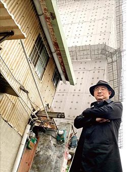 李清志透過街頭觀察、閱讀一座城市。
