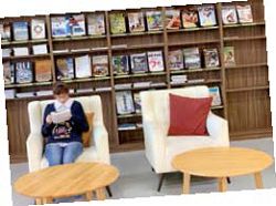 臺中市立圖書館溪西分館藏有國內外40 種建築期刊。