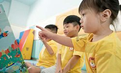 王宏哲認為，善用引導技巧是讓孩子愛上閱讀的關鍵。（天才領袖感覺統合情緒教育中心提供）