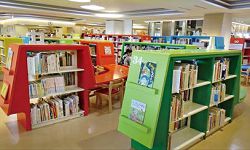 SiRiUS 三樓兒童學習中心，以書櫃高低區分不同年齡層的兒童讀物。