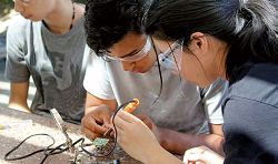 STEM 教育培養學生結合知識和實務的能力。