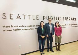 高雄市立圖書館派遣兩位館員到西雅圖公共圖書館進行為期10 天的駐館觀摩。