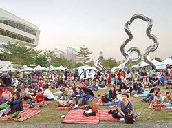 全家共同參與一年一度的臺灣閱讀節盛會。
