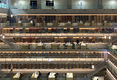 達賢書房遠景:「達賢書房」採用獨特的「層退」設計,構築夾層式的開放閱讀空間。