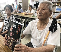 92歲蔡伯伯，用人生第一張借閱證借了這本書