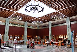 彰化縣立圖書館一樓大廳