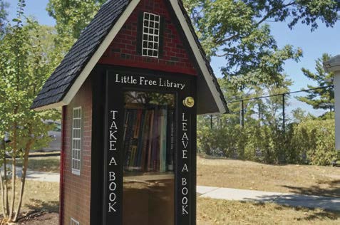 城市裡的免費小圖書館，有的像信箱 、有的像冰箱，每每帶給人們驚喜。