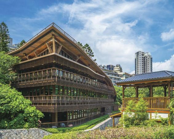 國立臺灣大學圖書館曾於1991年翻修重建，是臺灣首次由館員主導的圖書館改建案。