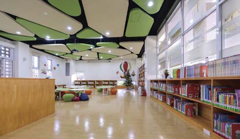 兒童閱覽室的門與後方的南興幼兒園相通聯，孩童可以來這裡做功課、閱讀故事書，是一座親切、活絡、合宜的地方圖書館。