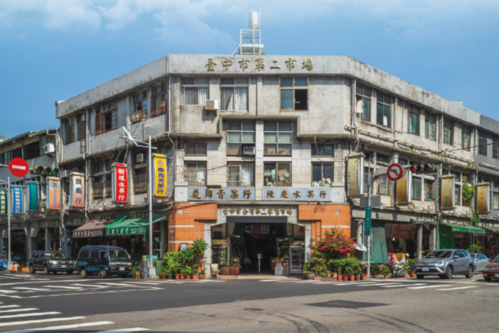 過80年歷史的臺中第二市場，市場內都是數十年老店，隨處可見數十年歲月的老饕。