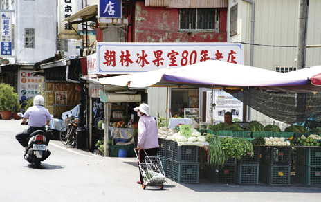 朝林冰果室，店面保留日治時期的攤販樣貌。