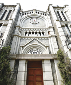 興建於1959年的聖若瑟教堂，其精緻工藝獲得臺灣百景第21名的肯定。