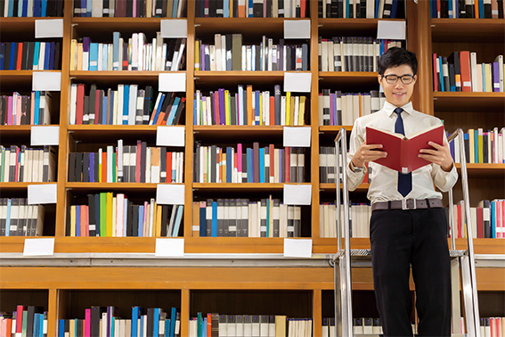 專門圖書館館員除了要具備圖資相關專業技能外，更需要對所服務機關或對象有所了解。