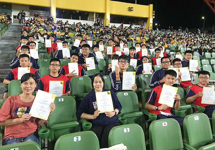 2020年「閱讀全壘打─校園閱讀認證獎勵」團體組第一名光華高工學生受邀至洲際棒球場欣賞賽事。
