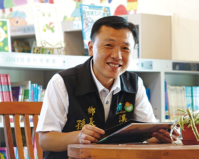 鄉長孫維聰表示，圖書館不僅是供鄉民借書、閱讀之處，同時也是居民的文化客廳。
