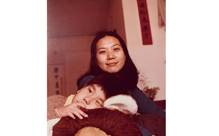 母親陶曉清（上）是開啟馬世芳（下）「閱讀音樂」的啟蒙。