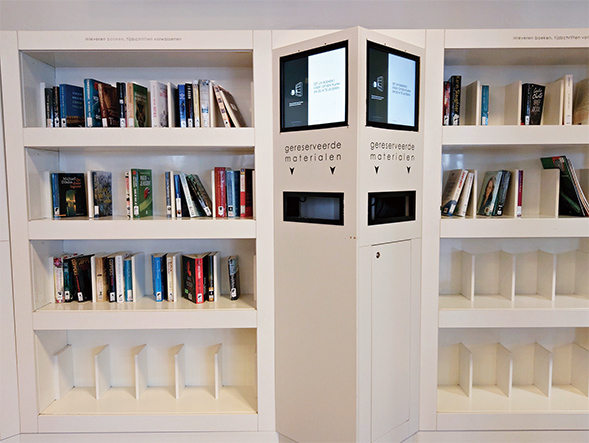 便利讀者自行操作的智慧還書架，讓館員能有餘裕提供讀者貼心服務。