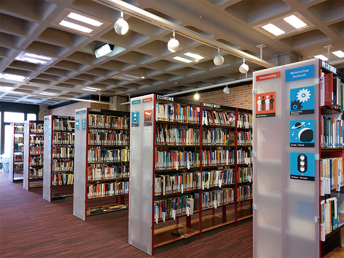 圖書區皆採用「主題圖形化」標示，讓民眾一眼就辨識該區域所陳列的書籍種類。