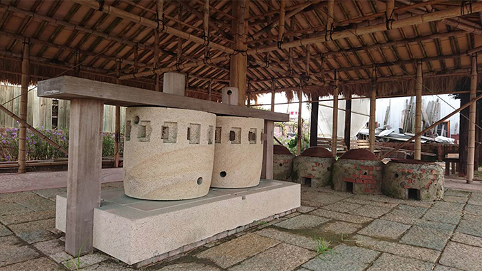 延平社區發展協會於區內閒置空間搭建竹寮復刻舊時製糖文化。