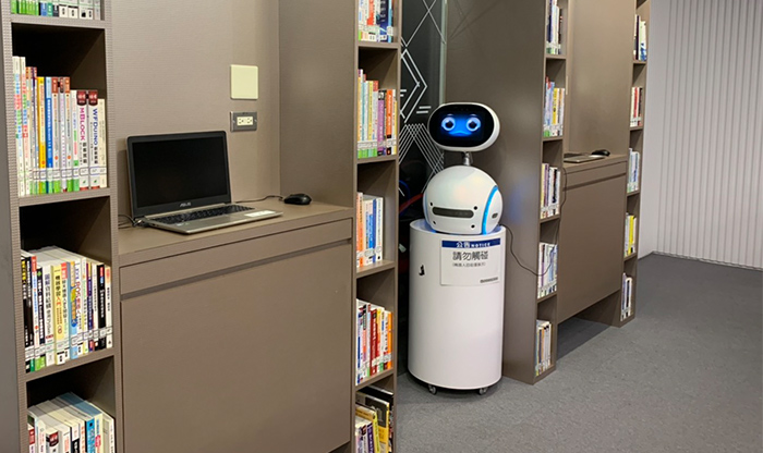 館內的Zenbo機器人能讓孩子從互動中學習物聯網（IoT）應用。