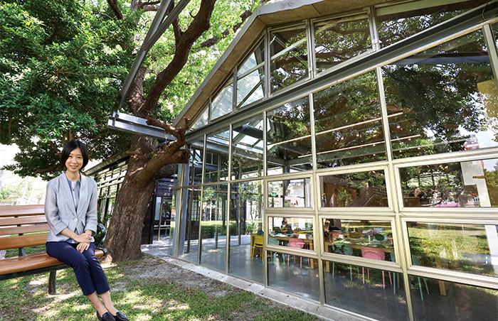 張馨之局長表示，青少年館不僅是座森林裡的閱讀天地，更是「城市之森」綠廊道的重要節點。