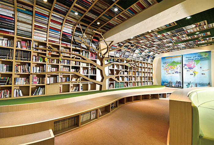 新港國中共讀站以大樹為整體設計主軸。
